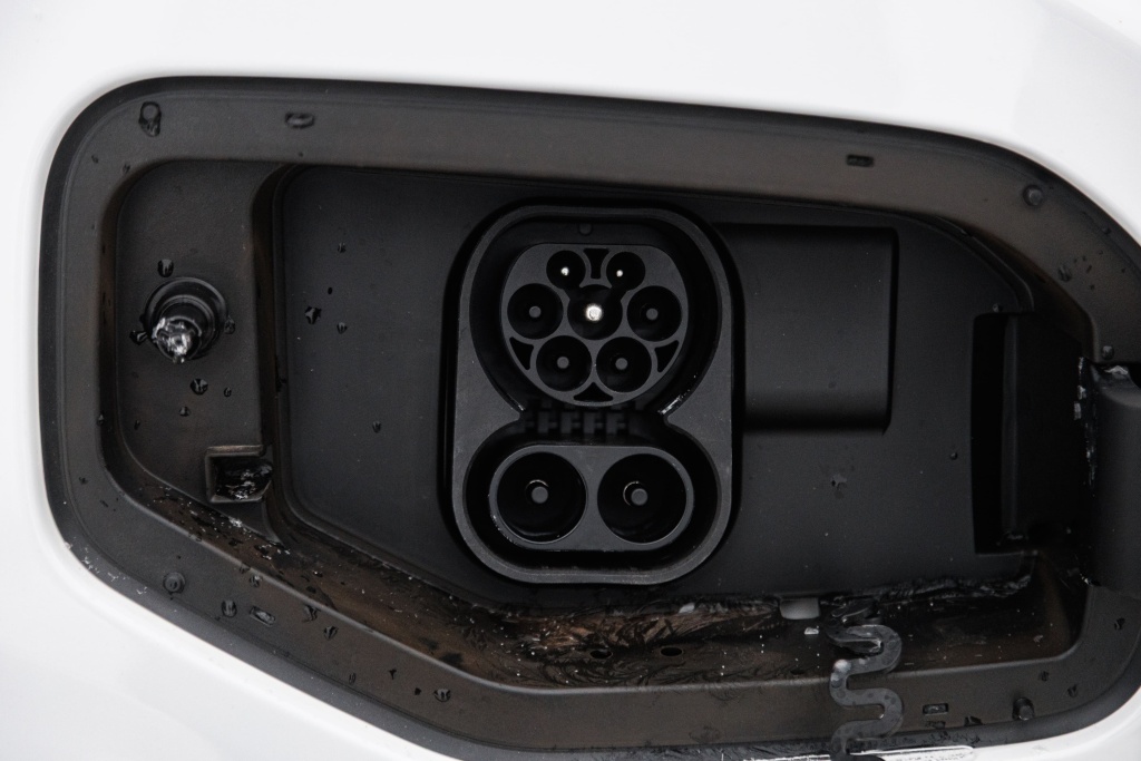 Farizon SuperVAN — зарядный разъём CCS2