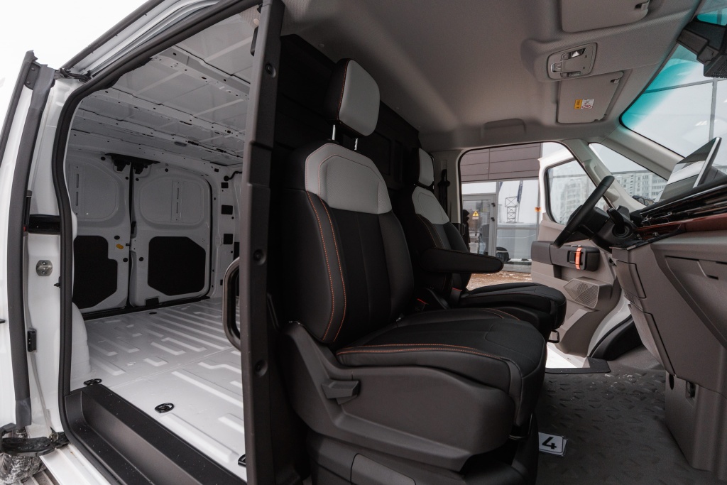 Farizon SuperVAN — интерьер: обзор и компоновка кабины