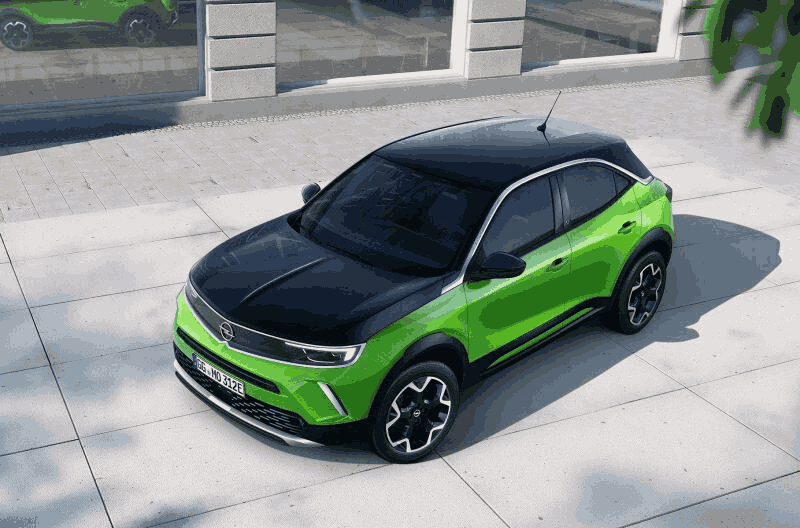Opel Mokka Electric и Farizon SuperVAN на стенде ПарадАвто