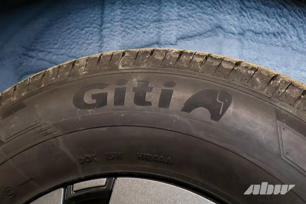 Маркировка шин Giti на колесе локализованного коммерческого фургона Farizon SuperVAN