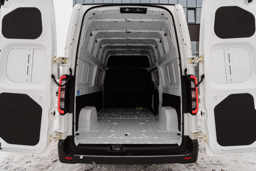 Farizon SuperVAN — интерьер: панель и мультимедиа