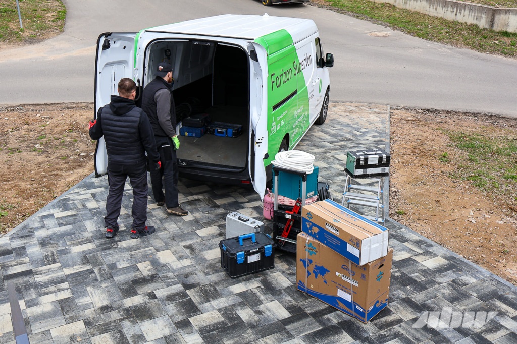 Движение Farizon SuperVan по трассе