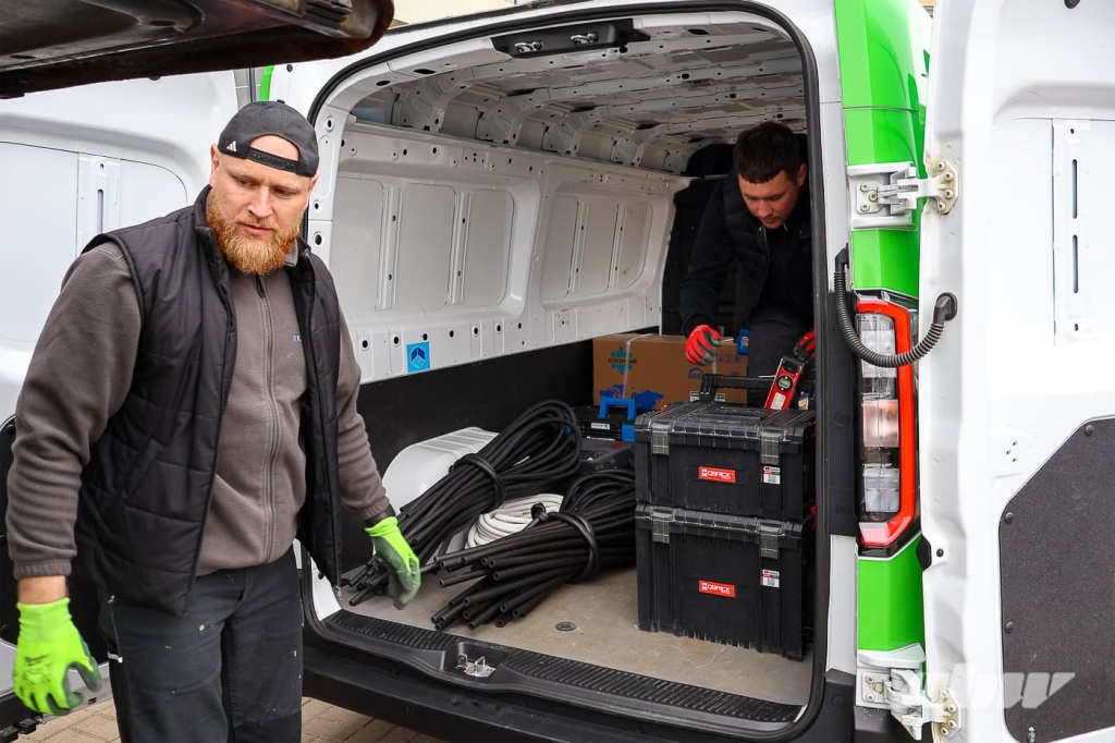 Загрузка оборудования в Farizon SuperVan